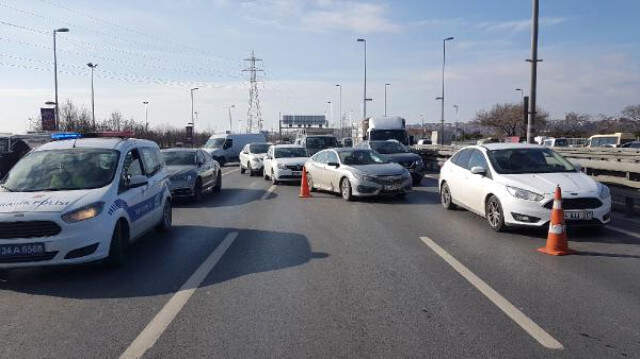 İstanbul- Kazayı Önüne Çıkan Martıya Çarpmamak İçin Yapmış Talihsiz Sürücü, Önüne Çıkan Martıya Çarpmamak İçin Kaza Yaptı