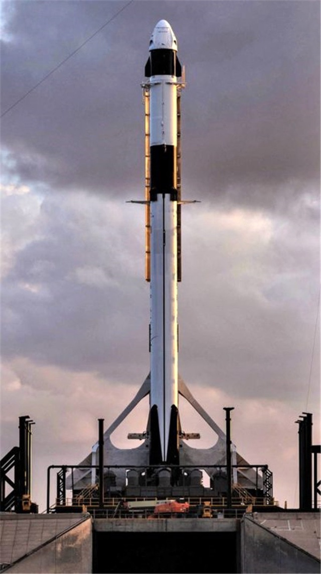 Spacex'in İnsanlı Görevlerde Kullanacağı Crew Dragon Kalkışa Hazır