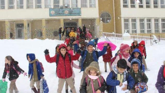 Yoğun Kar Yağışı Sonrası Tatil Haberleri Peş Peşe Geliyor! İşte Okulların Tatil Olduğu İller