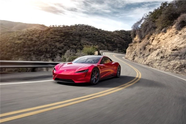 Elon Musk: Yeni Tesla Roadster Uçacak