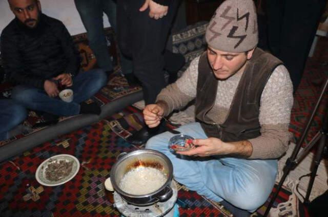 Sandıklı Motosiklet Kulübü Üyeleri Her Yıl Kar Yağdığında Tel Helva Yapıyor