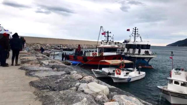 Sinop Açıklarında Balıkçı Teknesi Battı, Ekipler Arama Kurtarma Çalışması Başlattı