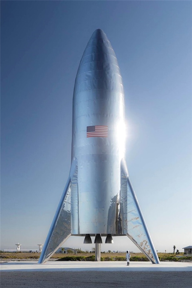 Elon Musk, Starship Adlı Roketin İlk Kurulum Fotoğrafını Yayınladı