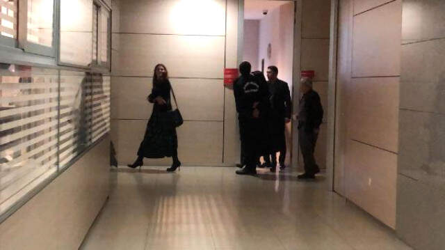 Son Dakika! Başörtülü Kadınlara Hakaret Ettiği İddia Edilen Deniz Çakır, İfade Vermek İçin Adliyeye Gitti Başörtülü Kadınlara Hakaret Ettiği İddia Edilen Deniz Çakır, İfade Vermek İçin Adliyeye Gitti