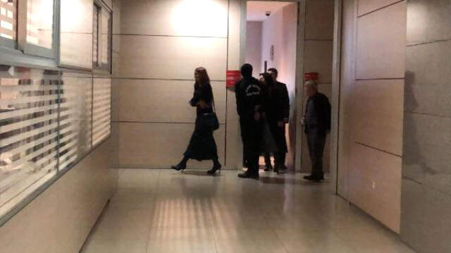 Son Dakika! Başörtülü Kadınlara Hakaret Ettiği İddia Edilen Deniz Çakır, İfade Vermek İçin Adliyeye Gitti Başörtülü Kadınlara Hakaret Ettiği İddia Edilen Deniz Çakır, İfade Vermek İçin Adliyeye Gitti
