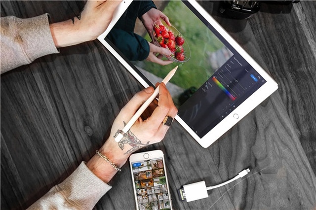 Adobe Lightroom Cc'ye İphone ve <a class='keyword-sd' href='/ipad/' title='İpad'>İpad</a>'ler İçin Yeni Güncelleme Geldi