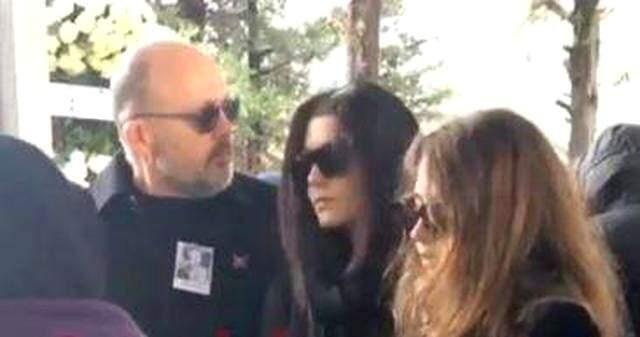 En Acı Veda! Hande Erçel Annesi Aylin Erçel'i Son Yolculuğuna Uğurluyor En Acı Veda! Hande Erçel Annesi Aylin Erçel'i Son Yolculuğuna Uğurluyor