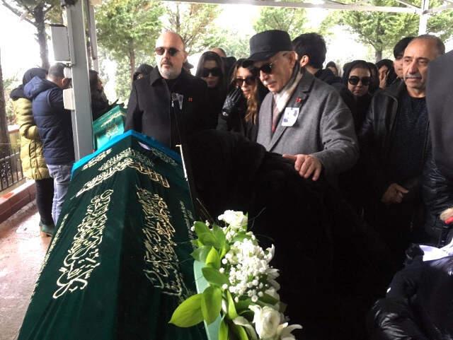 Ünlü Oyuncu Hande Erçel'in Annesi Aylin Erçel Son Yolculuğuna Uğurlandı