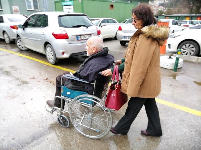 Özel Halk Otobüsü Şoförü, Tartıştığı Yaşlı Çifti Darbetti