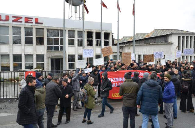 11 Yılda 2 Arkadaşları İntihar Eden Uzel Traktör'ün Eski Çalışanları, Tazminatlarını İstiyor 11 Yılda 2 Arkadaşları İntihar Eden Uzel Traktör'ün Eski Çalışanları, Tazminatlarını İstiyor