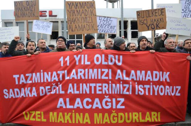 11 Yılda 2 Arkadaşları İntihar Eden Uzel Traktör'ün Eski Çalışanları, Tazminatlarını İstiyor 11 Yılda 2 Arkadaşları İntihar Eden Uzel Traktör'ün Eski Çalışanları, Tazminatlarını İstiyor