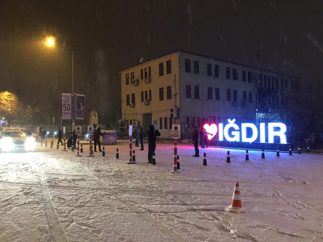 2 Yıl Sonra Kar Gören Iğdırlılar Göbek Attı