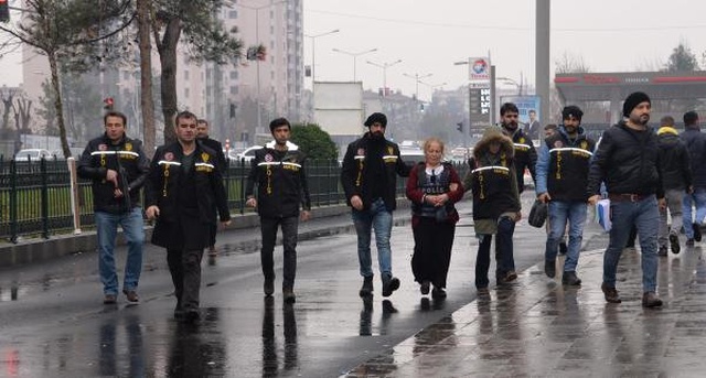 Sevgilisiyle Birlikteyken Kocasına Yakalanan Cani Kadın, Eşini Öldürüp Karton Kutuya Koydu