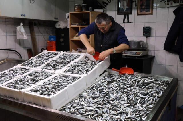 Hamsinin Fiyatının 30 Lira Olduğunu Gören Vatandaşlar, Kasaba Yöneliyor: Et Alırım Daha İyi