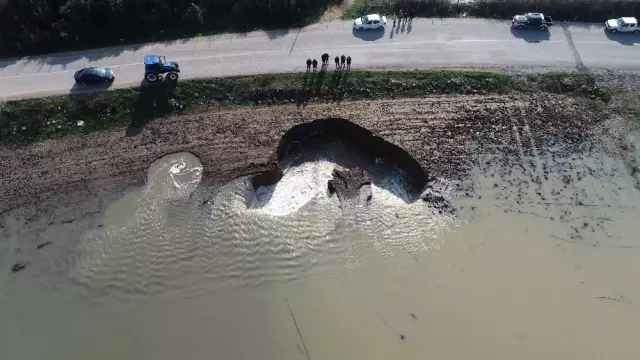 İzmir'de Aşırı Yağışlardan Sonra Ürküten Obruklar Ortaya Çıktı