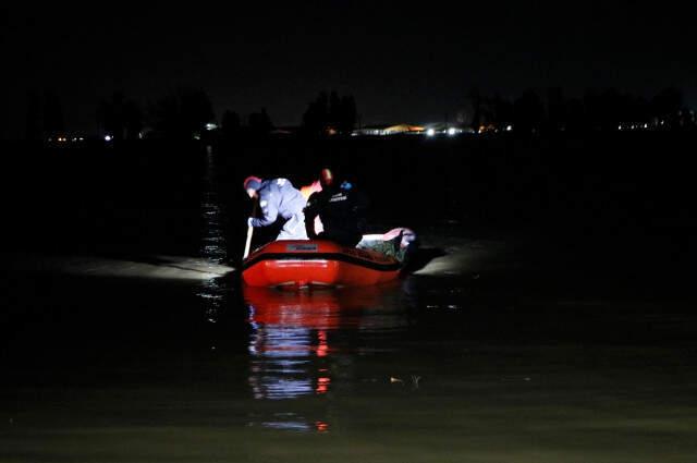 İzmir'de Ördek Avlamak İsteyen 4 Avcının Gölette Kayığı Battı: 2 Kardeşin Cansız Bedeni Bulundu