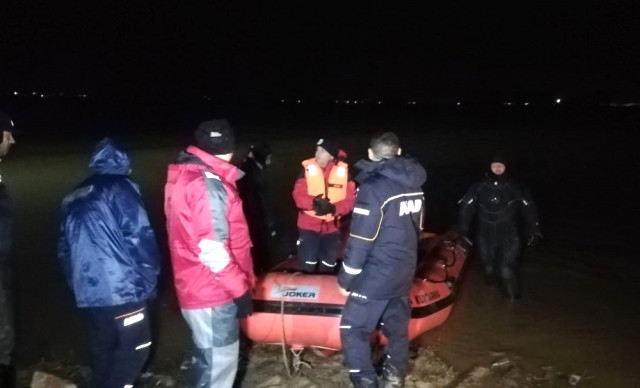 İzmir'de Ördek Avlamak İsteyen 4 Avcının Gölette Kayığı Battı: 2 Kardeşin Cansız Bedeni Bulundu