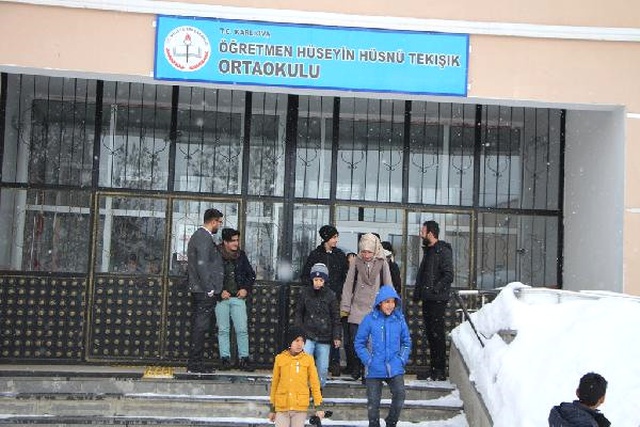 Kar Yağışının Esir Aldığı Karlıova'da Öğrenciler 18 Günlük Tatilin Ardından Dersbaşı Yaptı