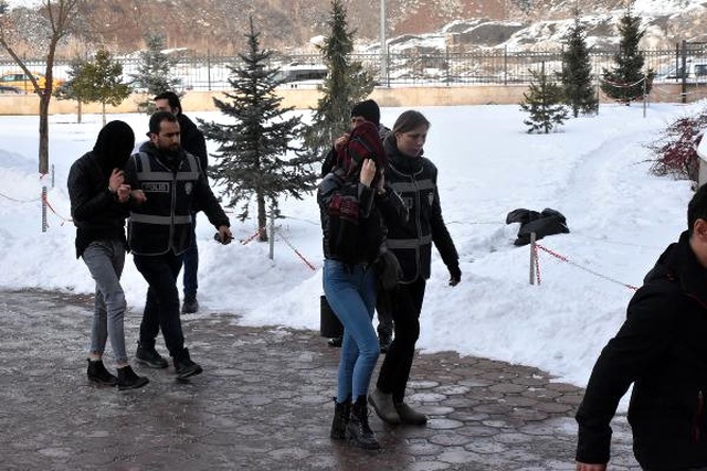 Fuhuş Operasyonunda Yakalanan Kadın: Çek Lan Çek Soyunayım