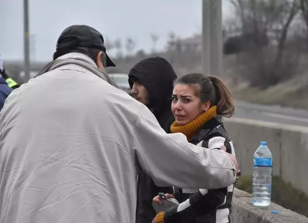 Kamyonetten Düşen Sac, Kadın Sürücüye Dehşeti Yaşattı