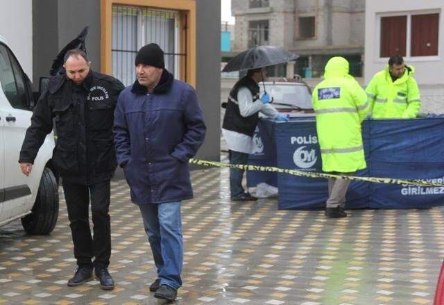 Apartman Bahçesinde Cesedi Bulunan Kadının Kanser Olduğunu Öğrenince İntihar Ettiği Ortaya Çıktı Apartman Bahçesinde Cesedi Bulunan Kadının, Kanser Olduğunu Öğrenince İntihar Ettiği Ortaya Çıktı