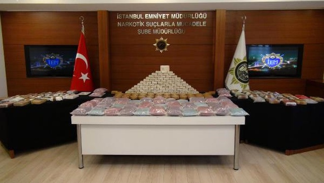 Eve Getirilen Koliler, Uyuşturucu Ticareti Yapan İmam Nikahlı Çifti Ele Verdi