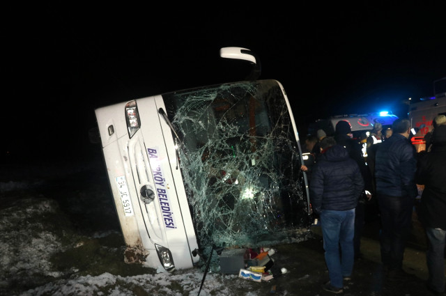 Amasya'da Cenazeden Dönenleri Taşıyan Otobüs Devrildi: 2 Ölü, 15 Yaralı