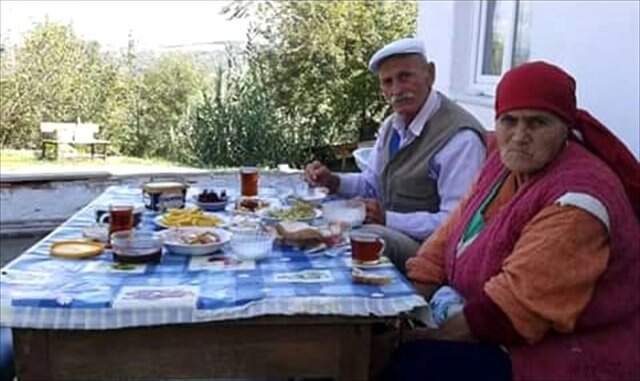 70 Yıldır Evli Olan Çift, Hayata Gözlerini Aynı Anda Yumdu
