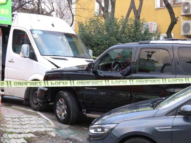 İş Adamının Yakın Koruması, Siteden Araç Çalan Hırsızı Başından Vurarak Öldürdü