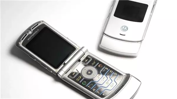 Motorola Razr, 1500 Dolarlık Fiyatıyla Geri Dönüyor (O Nasıl Fiyat?)