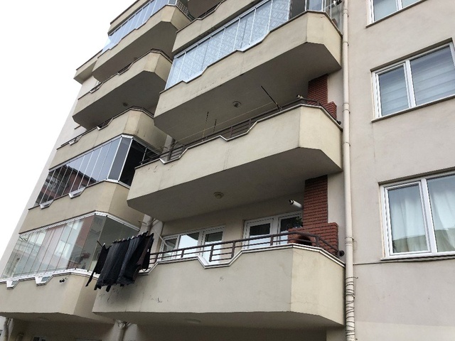 Bunalıma Giren Genç Hemşire, Kendini 5. Kattan Aşağı Bıraktı