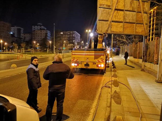 Kadıköy Belediyesinden İstanbul Büyükşehir Belediyesine Billboard Tepkisi: Anlamak Mümkün Değil