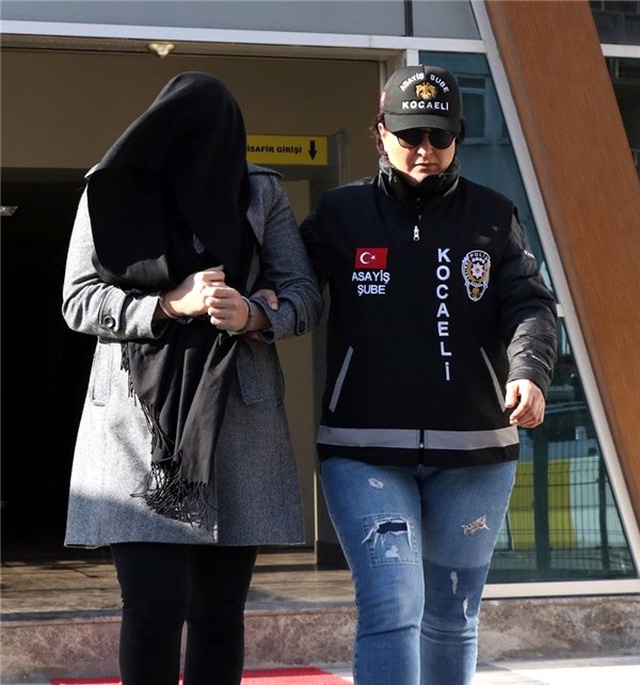 10 Bin TL'lik <a class='keyword-sd' href='/bilgisayar/' title='Bilgisayar'>Bilgisayar</a> Yerine Çakıl Taşı Göndermeye Çalışan Dolandırıcılar Yakalandı