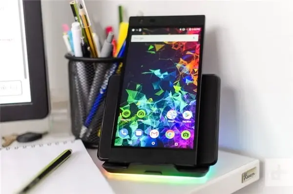 Razer, Razer Phone 2 İçin Kablosuz Şarj Aleti Çıkardı