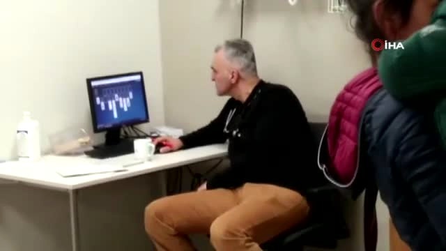 Hasta Çocuklar Ağlayarak Sıra Beklerken Doktor Bilgisayarından Oyun Oynadı