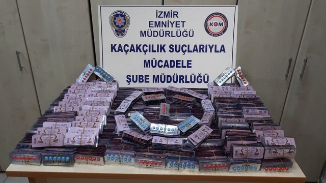 İzmir'de 17 Bin 400 Adet Cinsel Performans İlacı Ele Geçirildi