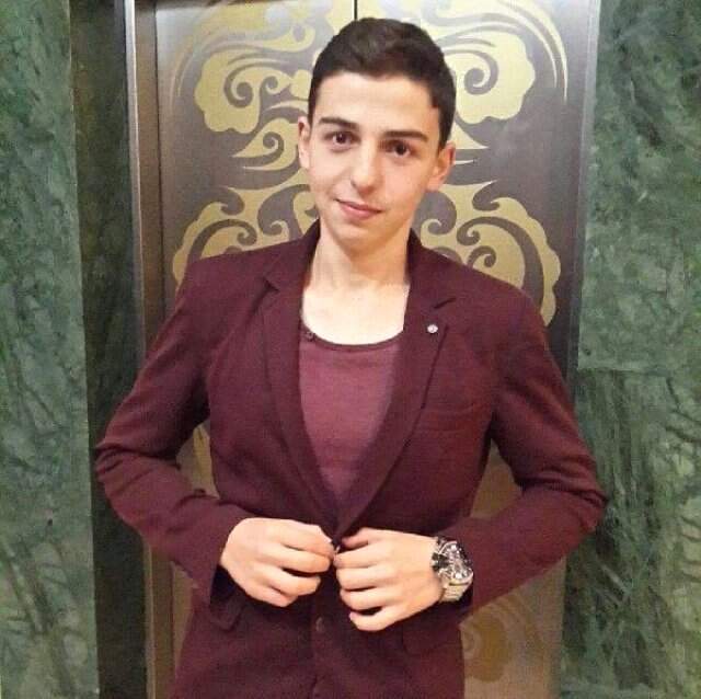 Lüks Kafede Oturan Müşteriye Muştalı Saldırı! Korkunç Kavganın Görüntüleri Ortaya Çıktı Lüks Kafede Oturan Müşteriye Muştalı Saldırı! Korkunç Kavganın Görüntüleri Ortaya Çıktı