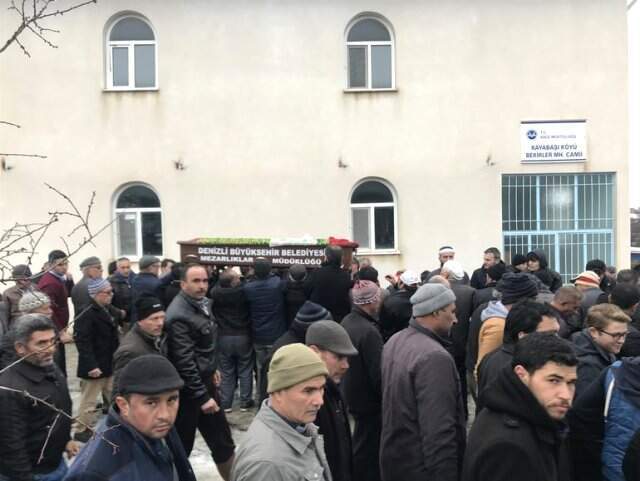 Okul Harçlığını Çıkarmak İçin İşe Giden Kız Çocuğu Minibüsün Altında Can Verdi Okul Harçlığını Çıkarmak İçin İşe Giden Kız Çocuğu Minibüsün Altında Can Verdi