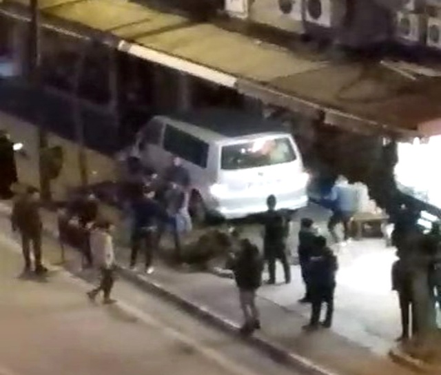 Polise Vurmaya Çalışan Alkollü Sürücüyü Çevredekiler Linç Etmek İstedi