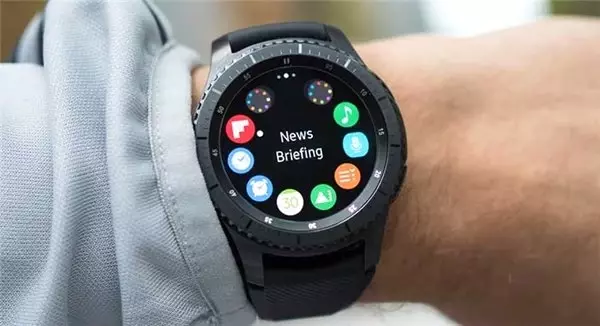 <a class='keyword-sd' href='/samsung/' title='Samsung'>Samsung</a> Gear S3, Önemli Geliştirmeler İçeren Bir Güncelleme Aldı