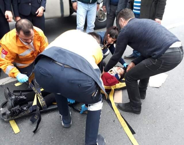 Seyir Halindeki Araçtan Kendini Atan Kadın Ölümden Döndü Seyir Halindeki Araçtan Kendini Atan Kadın Ölümden Kıl Payı Kurtuldu