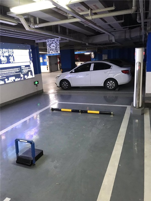 Tesla'nın Yeni Supercharger'larına Tesla Dışında Başka Araçlar Nasıl Giremiyorlar?