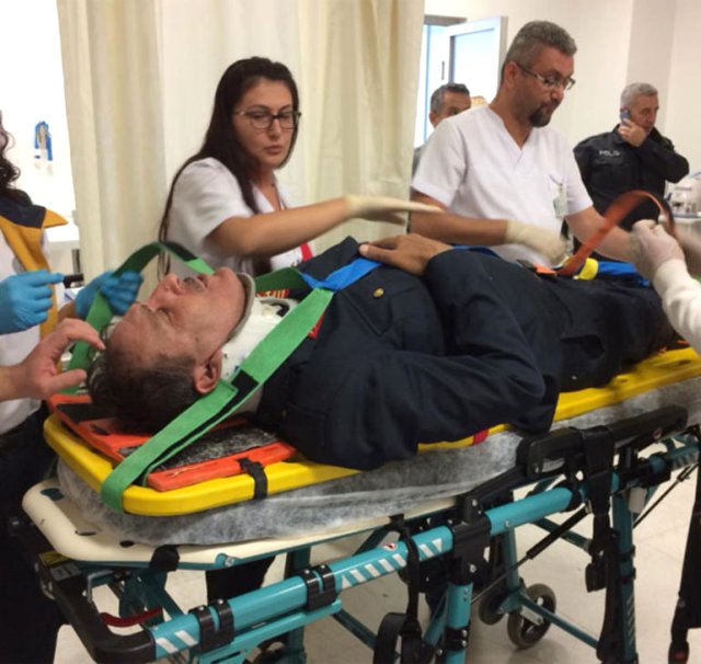 Cem Özer, Setinde Kaza Geçirdiği Sinan Çetin'e Ateş Püskürdü: Onun Zorlamasıyla Ayağımı Kırdım