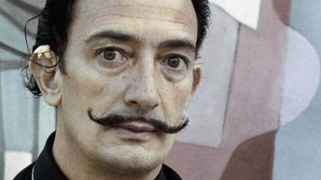 İstanbul'da Salvador Dali'nin 30. Ölüm Yıldönümü İçin Lokma Dağıtıldı! Salvador Dali Kimdir?