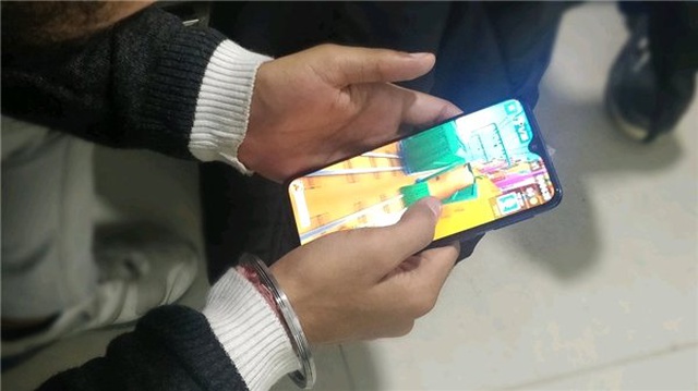 Samsung Galaxy M20, Gelişmiş Tasarımı ile Test Kullanıcısından Tam Puan Aldı