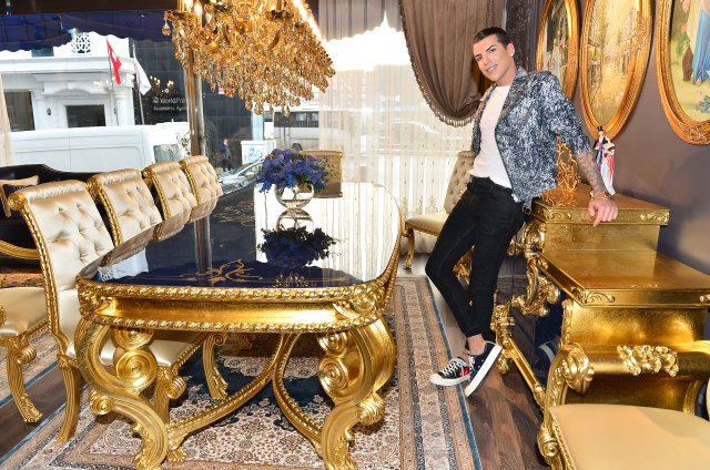 DJ Kerimcan Durmaz, Evine Altın Kaplama Mobilya Aldı