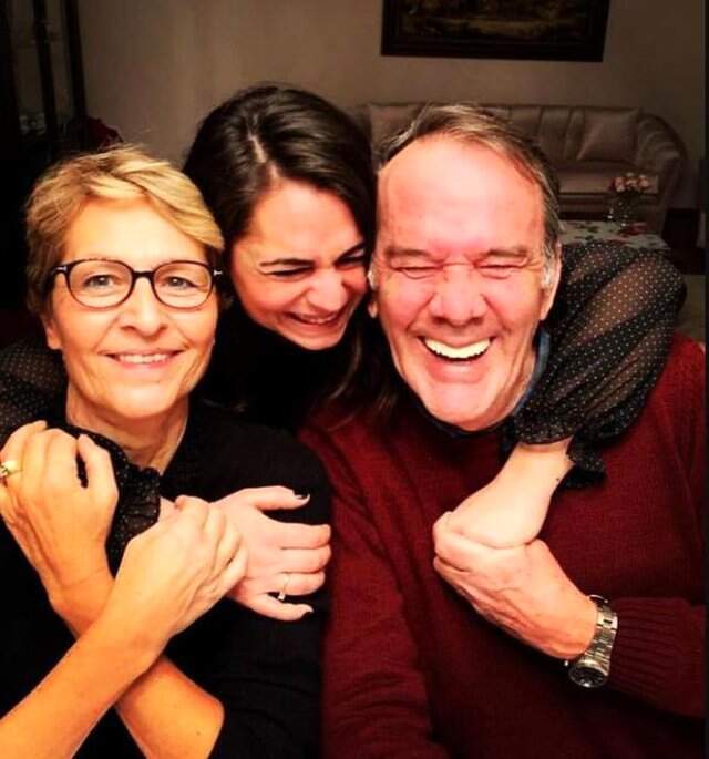 Oyuncu Belit Özükan, Erkek Arkadaşını Ailesinden İsteyerek Tuzlu Kahve İçti Oyuncu Belit Özükan, Erkek Arkadaşını Ailesinden İsteyerek Tuzlu Kahve İçti