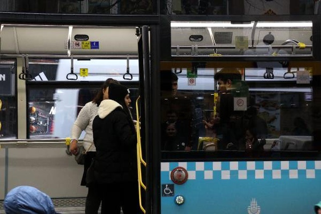 Yolcunun Cep Telefonu Çalındı, Şoför Kimseyi Otobüsten İndirmedi