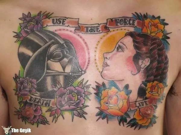 Dövmeyi Yaptırana Işın Kılıcıyla Dalma Hissi Uyandıran 10 Komik Star Wars Dövmesi