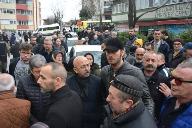 Erkan Can'ın Ağabeyi Ömer Can'ı Son Yolculuğuna Uğurladı Oyuncu Erkan Can, Ağabeyi Ömer Can'ı Son Yolculuğuna Uğurladı